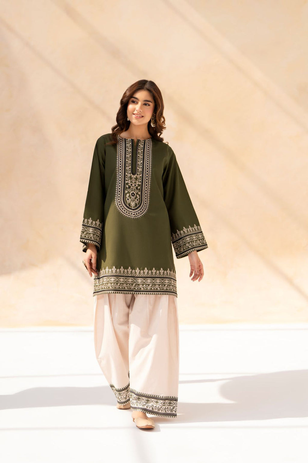 Hoorain (Stitched 3 Pcs)