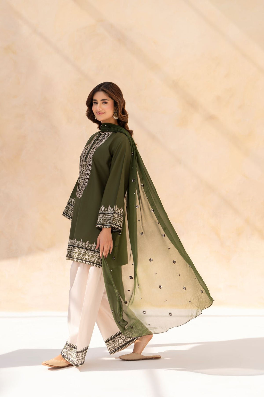 Hoorain (Stitched 3 Pcs)