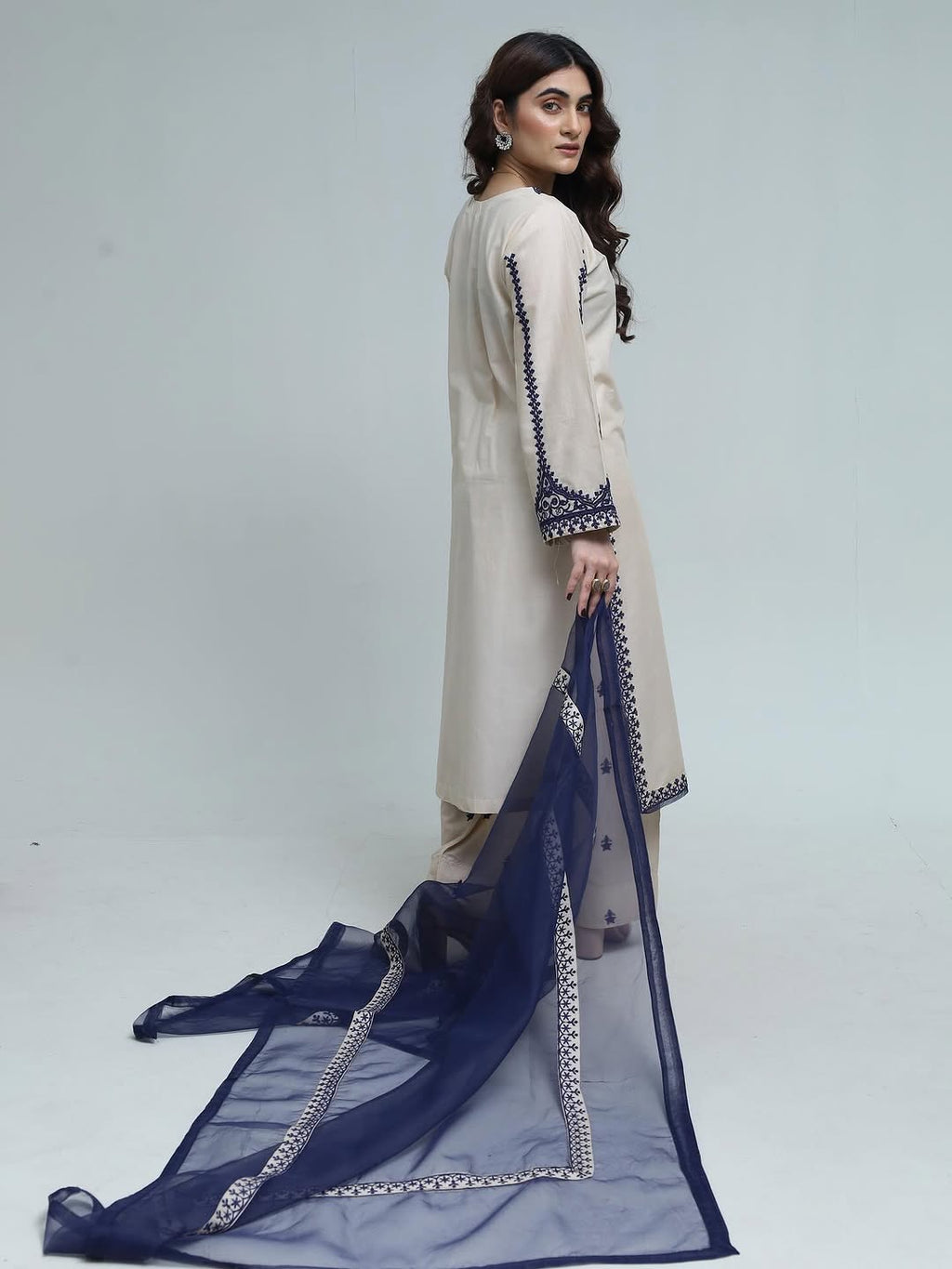 Ivory Elegance (Stitched 3 Pcs)